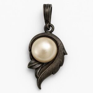 Napier Pearl Necklace Pendant